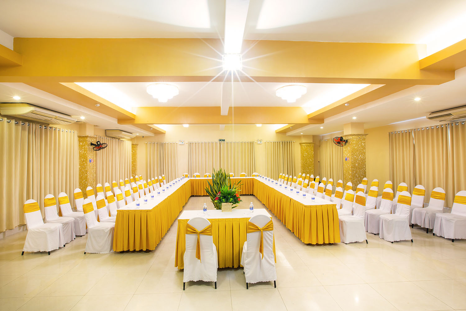 NHA-HANG-KHACH-SAN-HOA-BINH