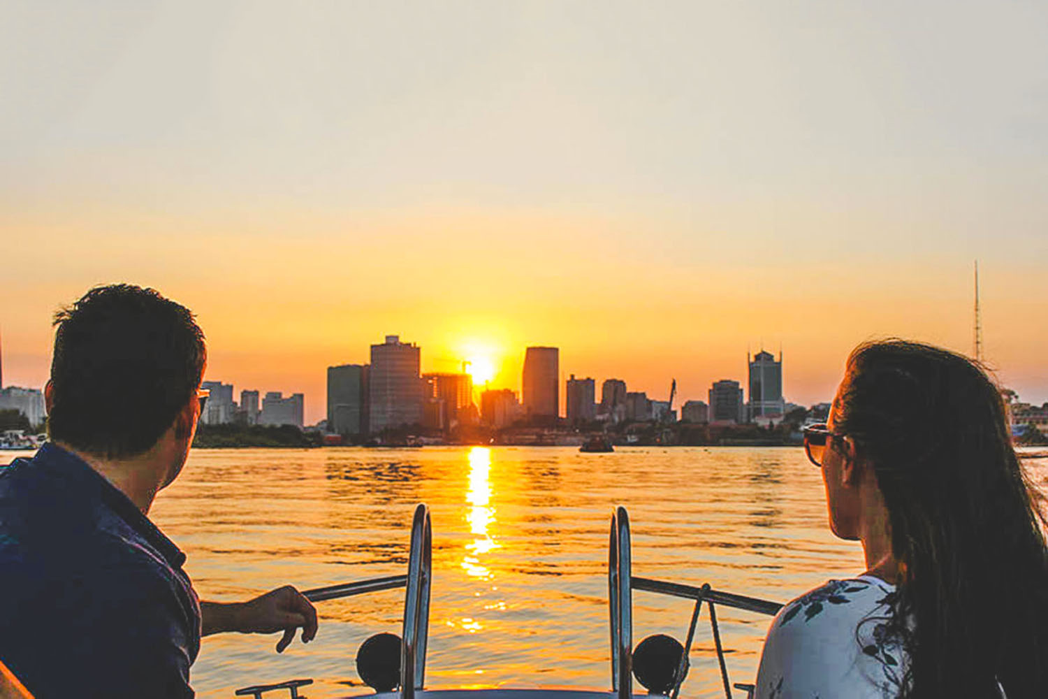 sunset-cocktail-on-sai-gon-river-by-speed-boat-311225
